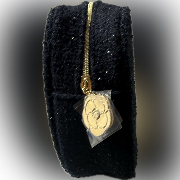 Chanel Beaute GWP 2025 Navy Tweed Pouch or Cosmetic Bag NIB - Picture 3 of 4